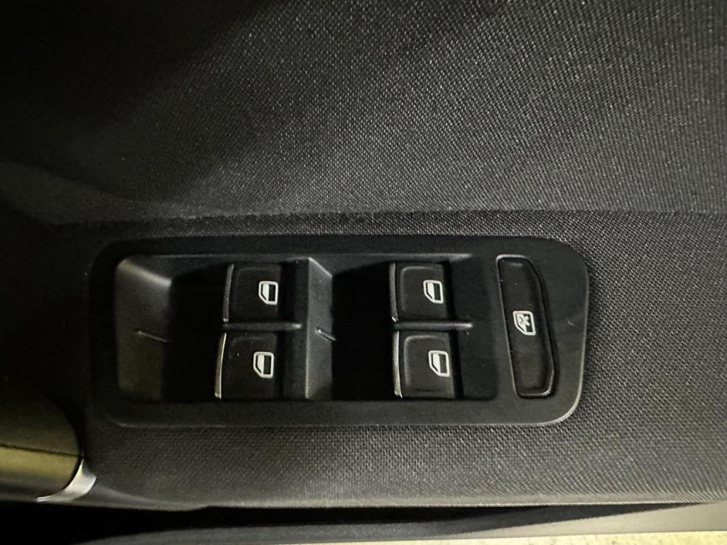 VOLKSWAGEN GOLF SV