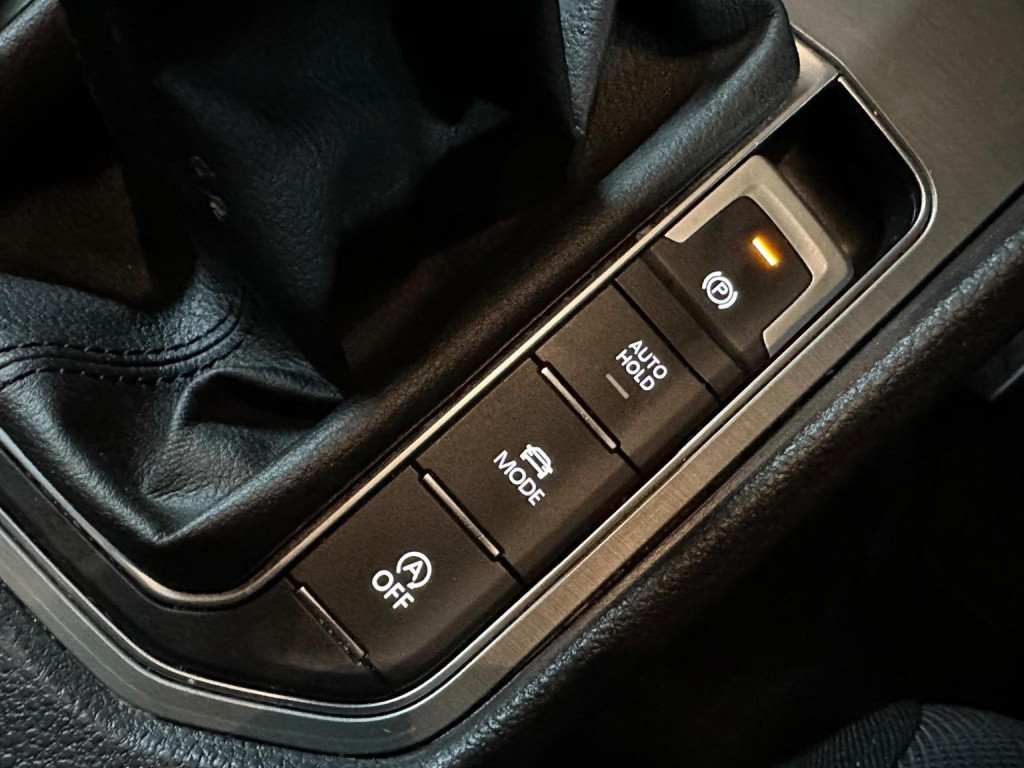 VOLKSWAGEN GOLF SV