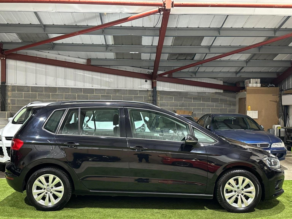 VOLKSWAGEN GOLF SV