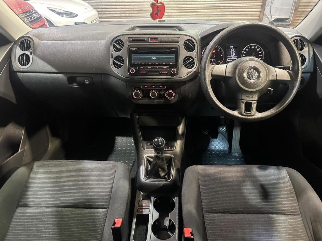 VOLKSWAGEN TIGUAN