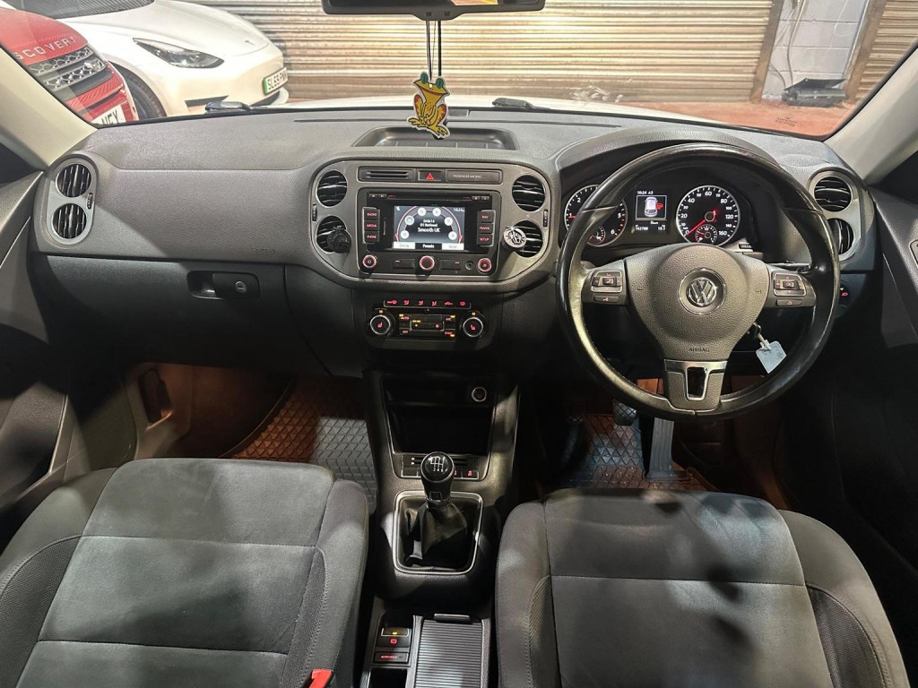 VOLKSWAGEN TIGUAN