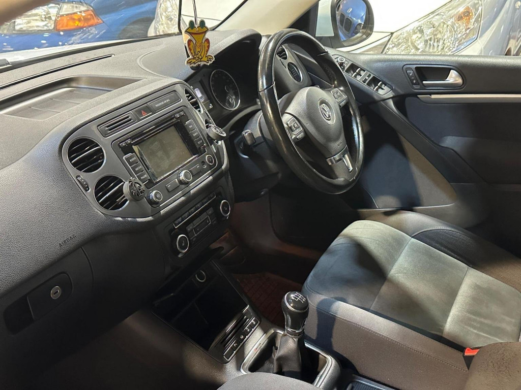 VOLKSWAGEN TIGUAN