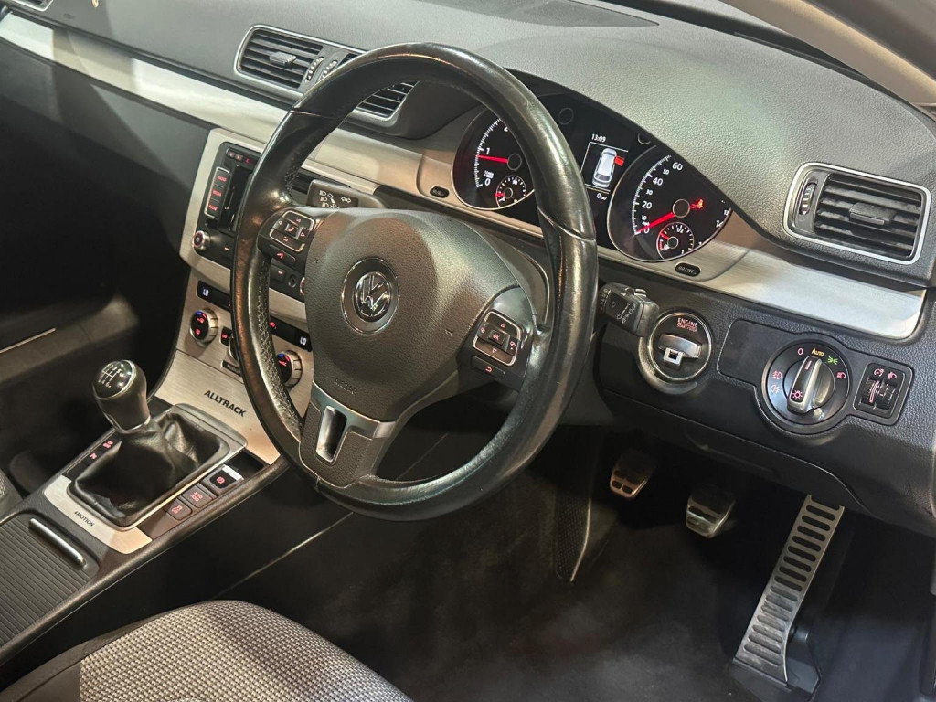 VOLKSWAGEN PASSAT