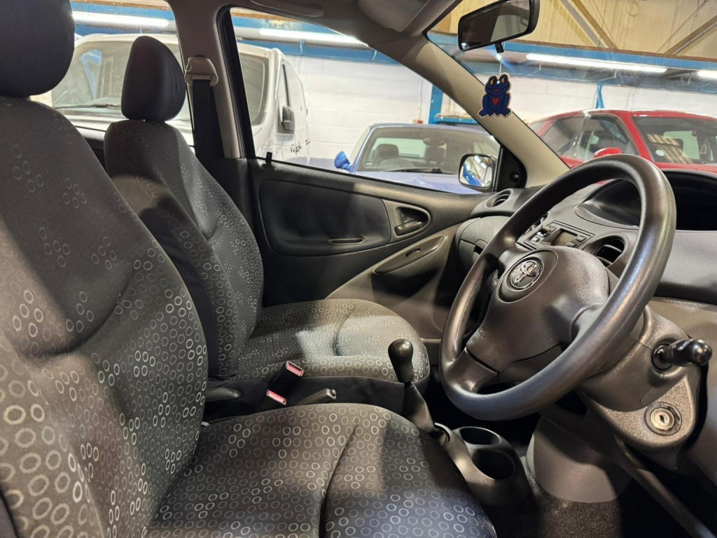TOYOTA YARIS
