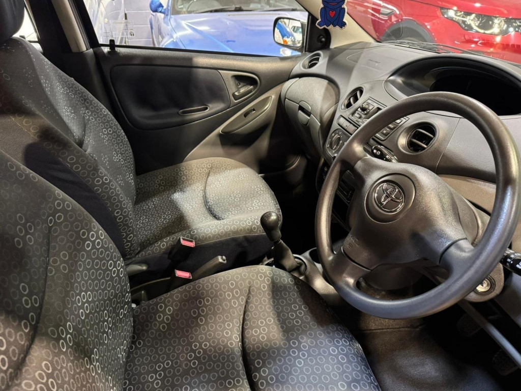 TOYOTA YARIS