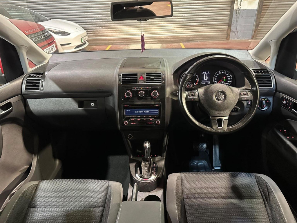 VOLKSWAGEN TOURAN