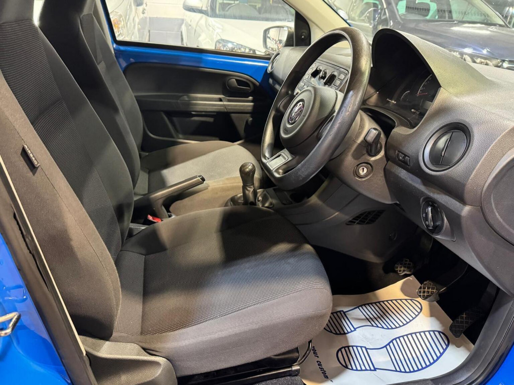 VOLKSWAGEN UP
