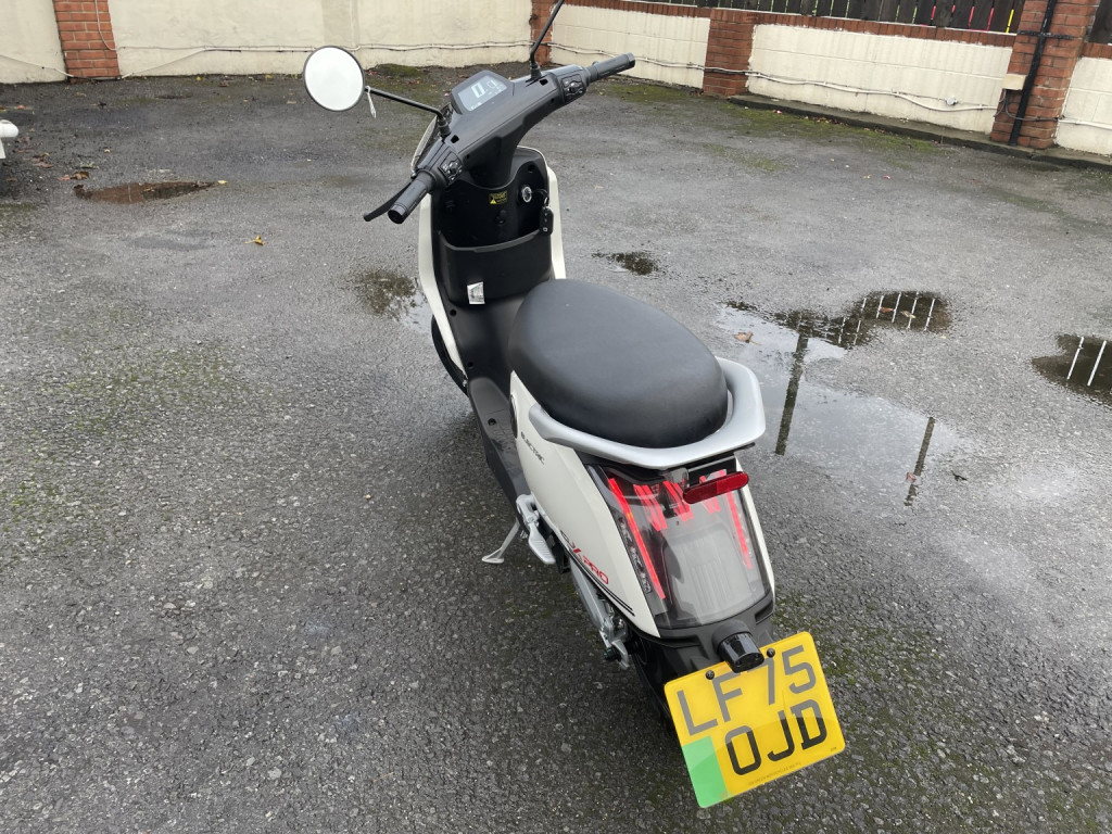 VMOTO SUPER SOCO CUX