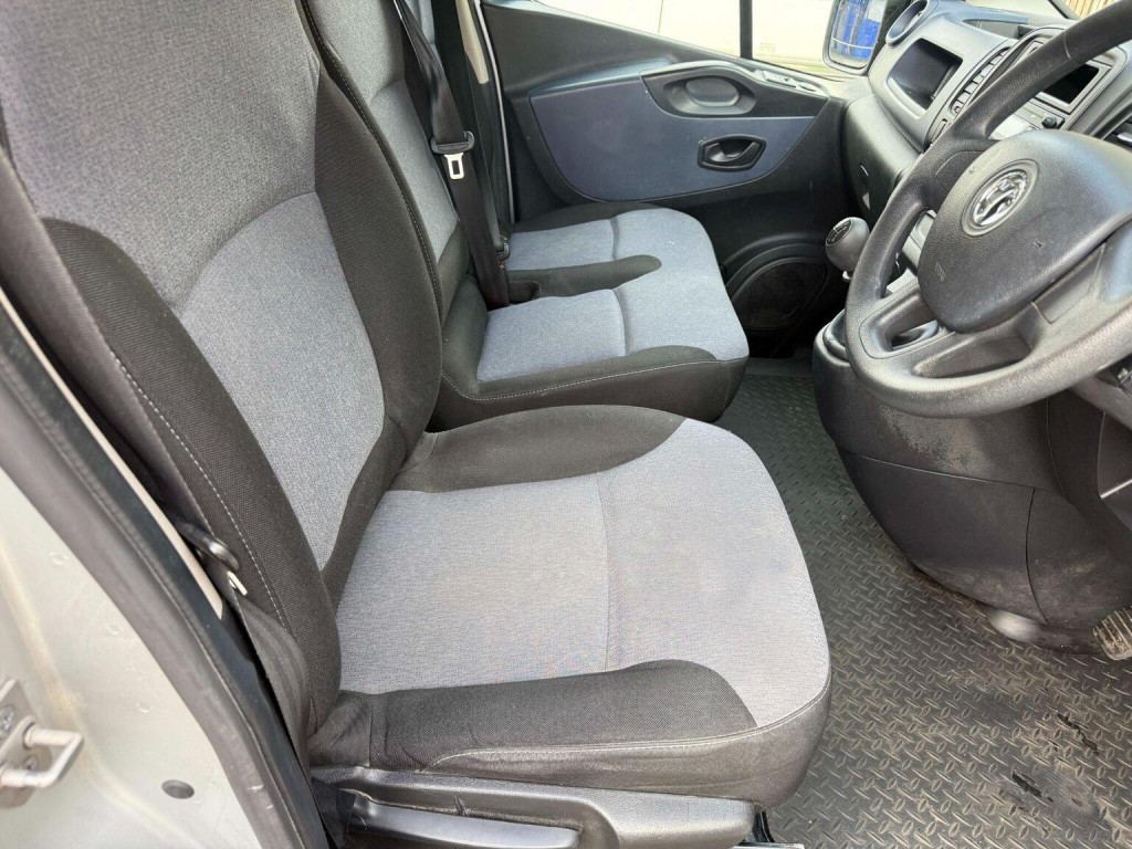 VAUXHALL VIVARO