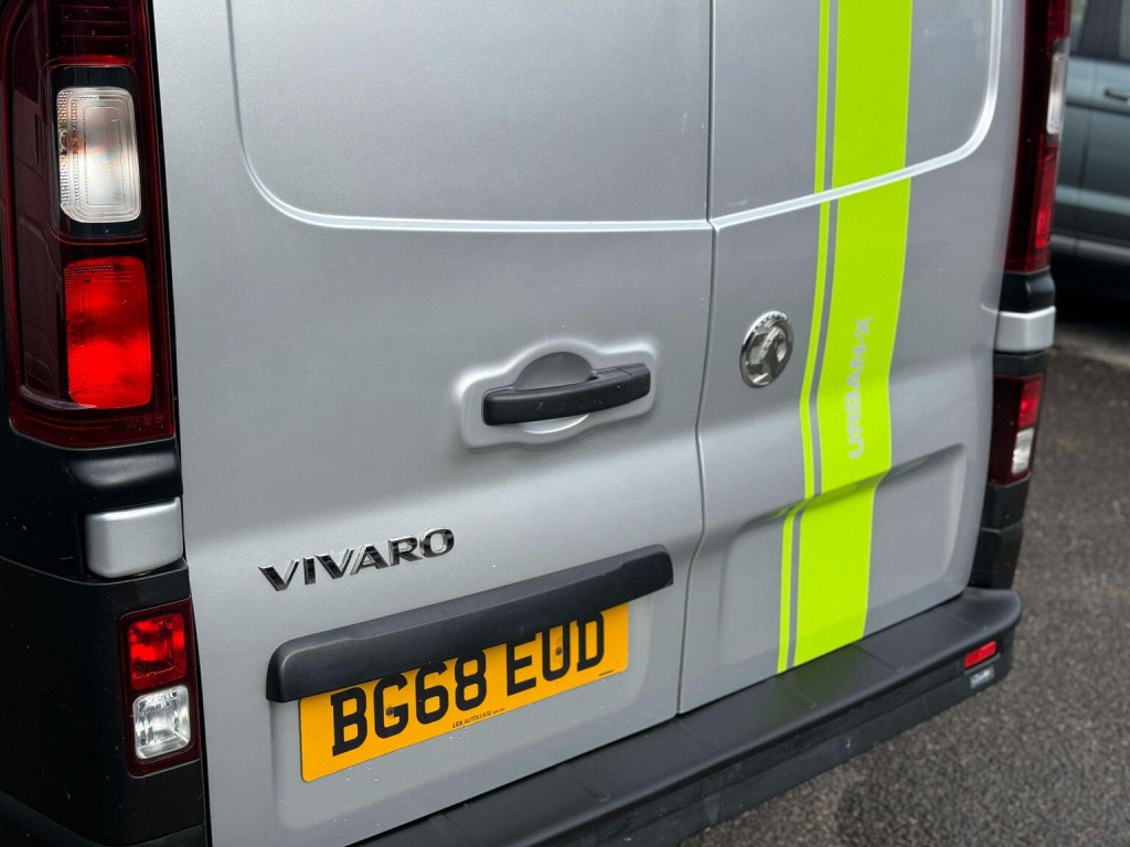 VAUXHALL VIVARO