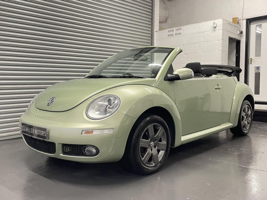 View VOLKSWAGEN BEETLE 1.6 Luna