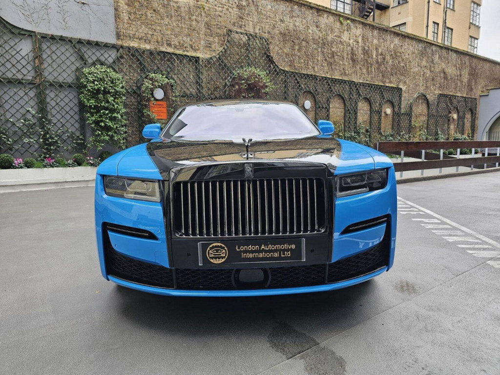 View ROLLS-ROYCE GHOST 6.8 V12 Black Badge