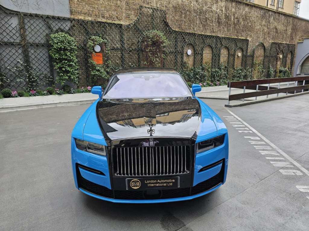 View ROLLS-ROYCE GHOST 6.8 V12 Black Badge