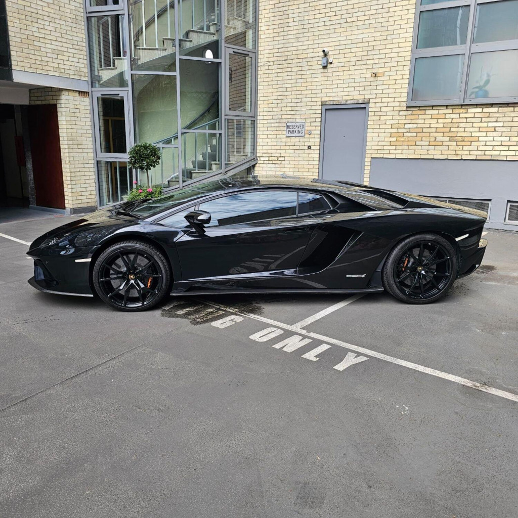View LAMBORGHINI AVENTADOR 6.5 V12 LP 740-4 S.      VATQ