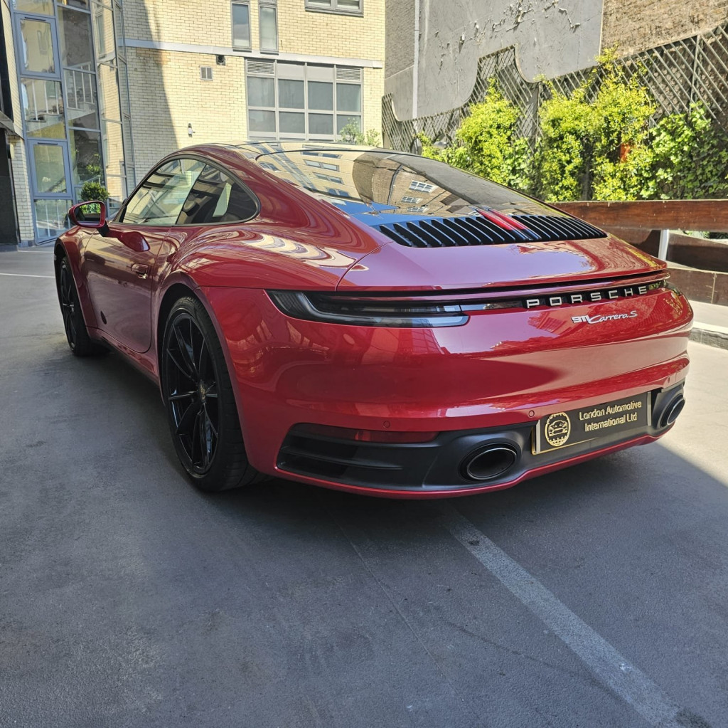 PORSCHE 911