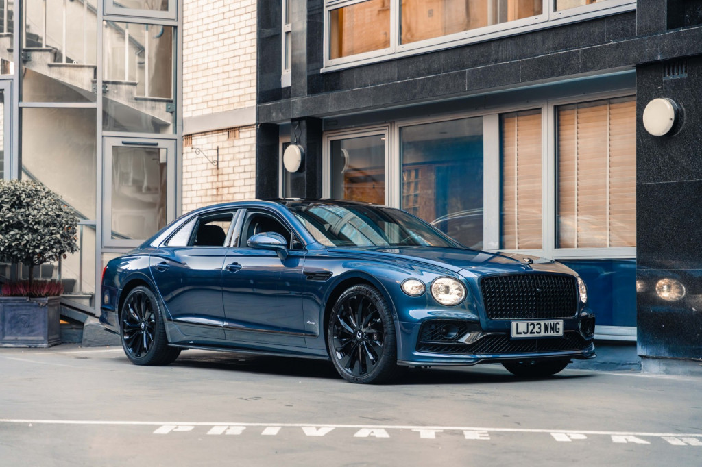 View BENTLEY FLYING SPUR 4.0 V8 Azure  