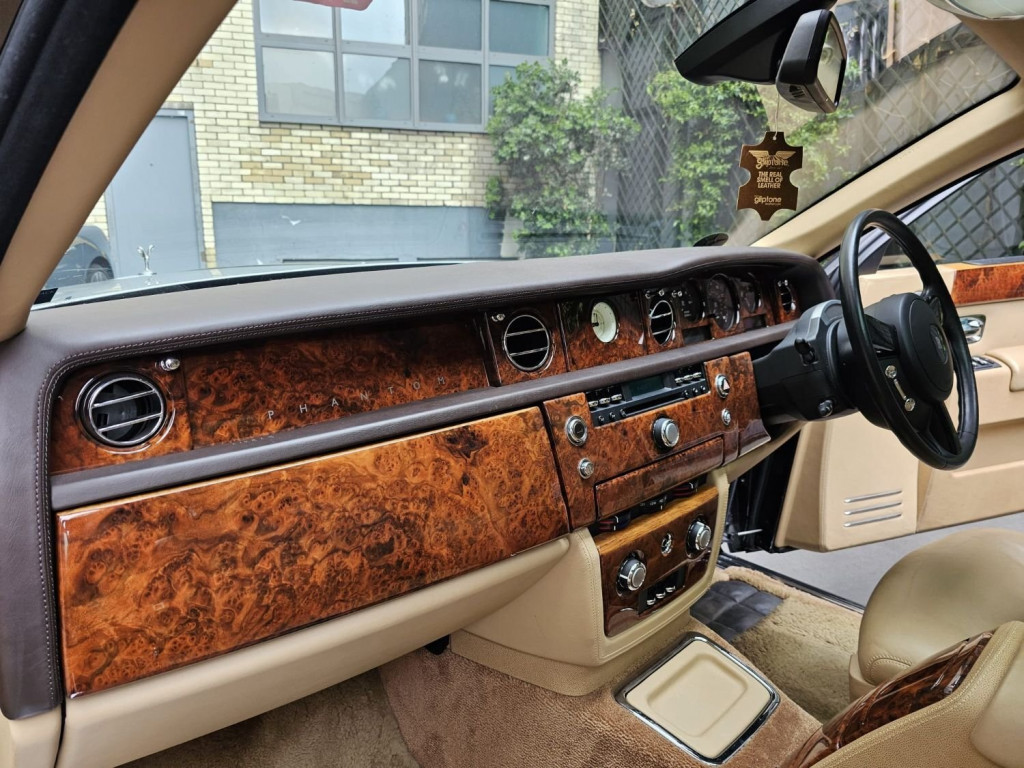 ROLLS-ROYCE PHANTOM