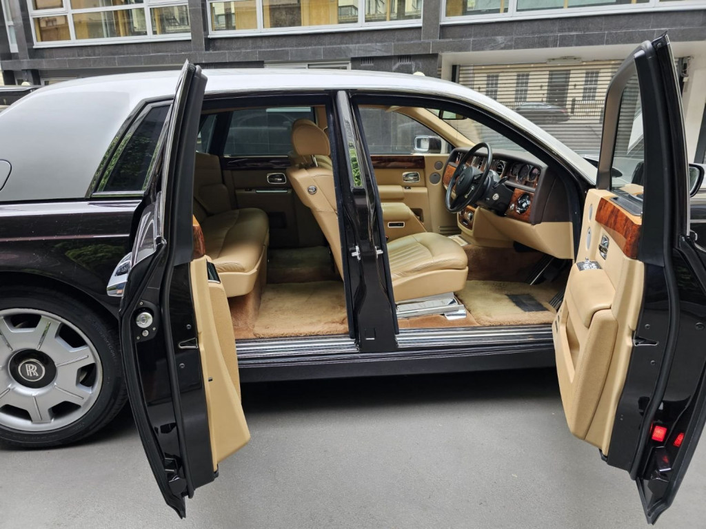 ROLLS-ROYCE PHANTOM