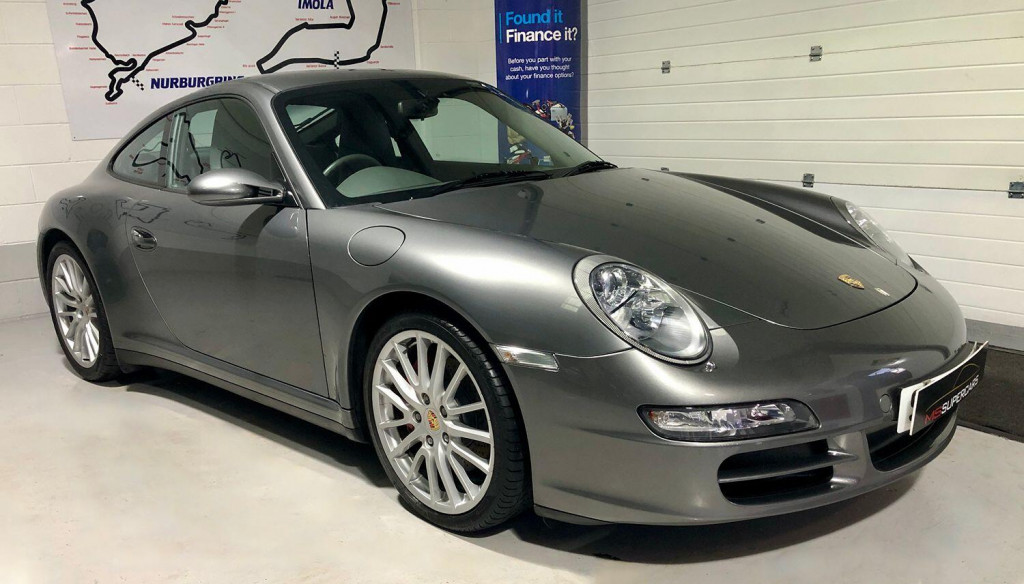 PORSCHE 911