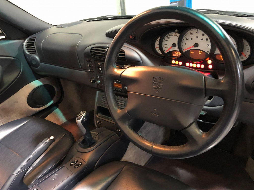 PORSCHE 911