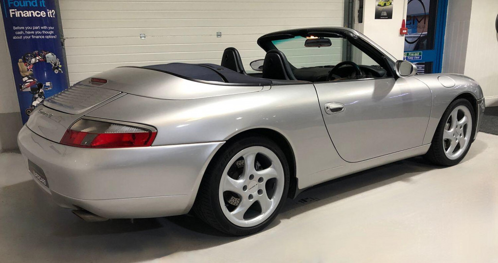 PORSCHE 911