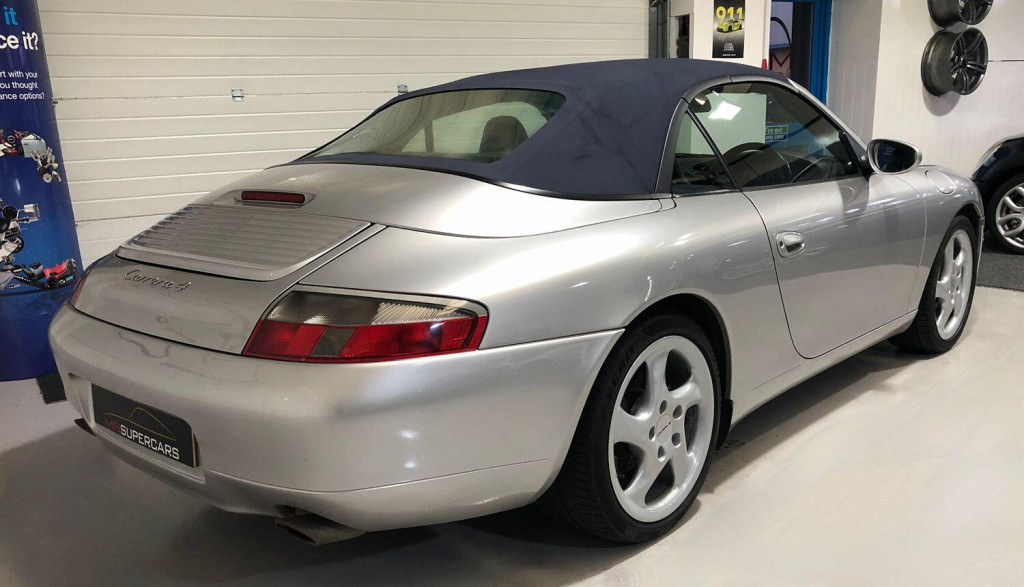 PORSCHE 911