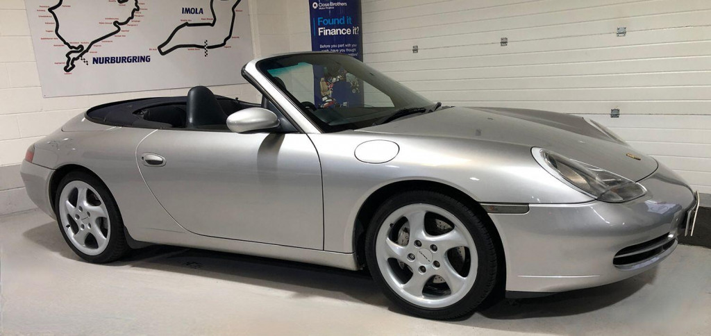 PORSCHE 911