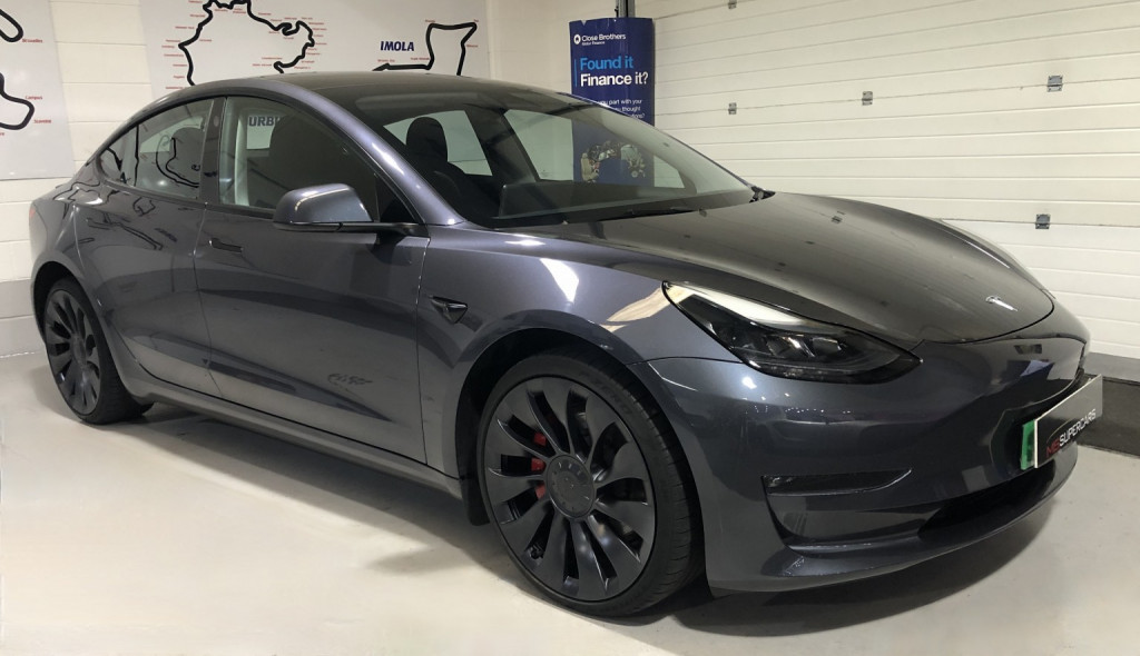TESLA MODEL 3