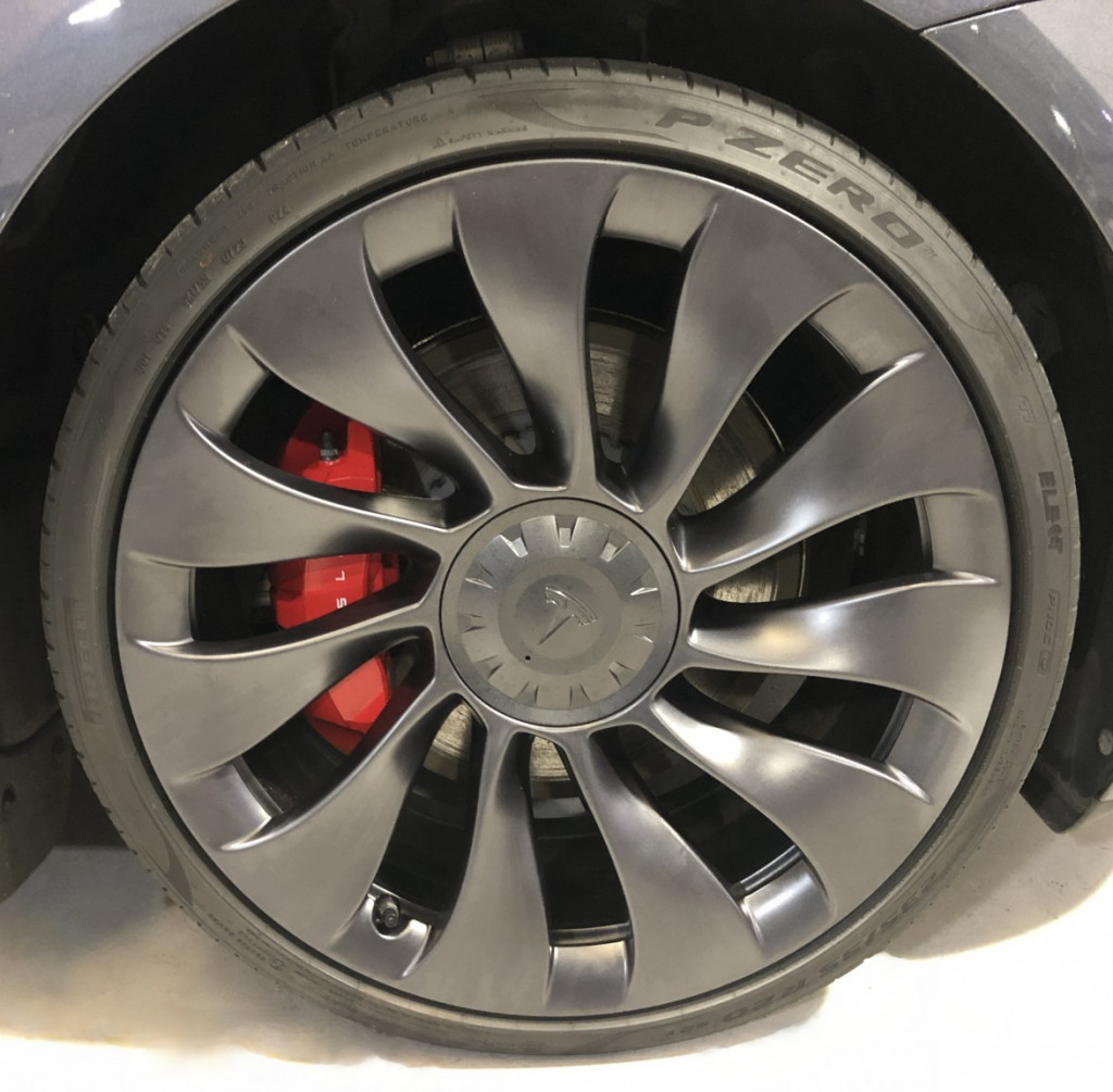 TESLA MODEL 3
