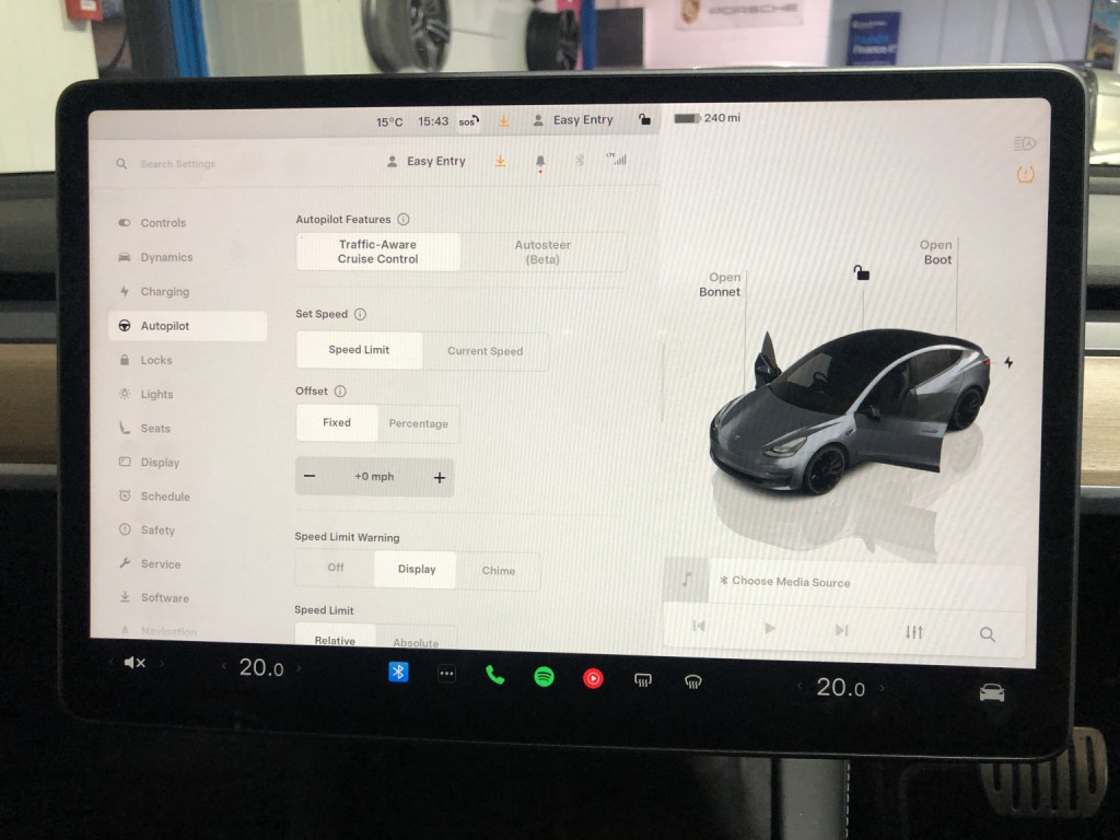 TESLA MODEL 3