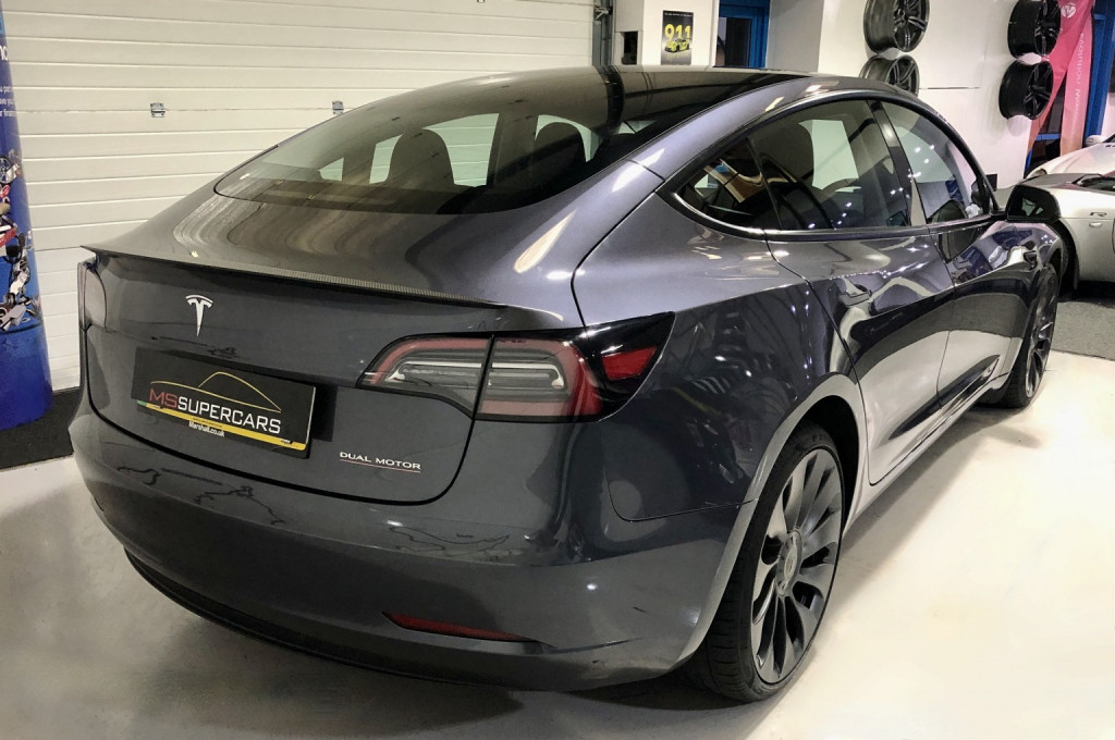 TESLA MODEL 3