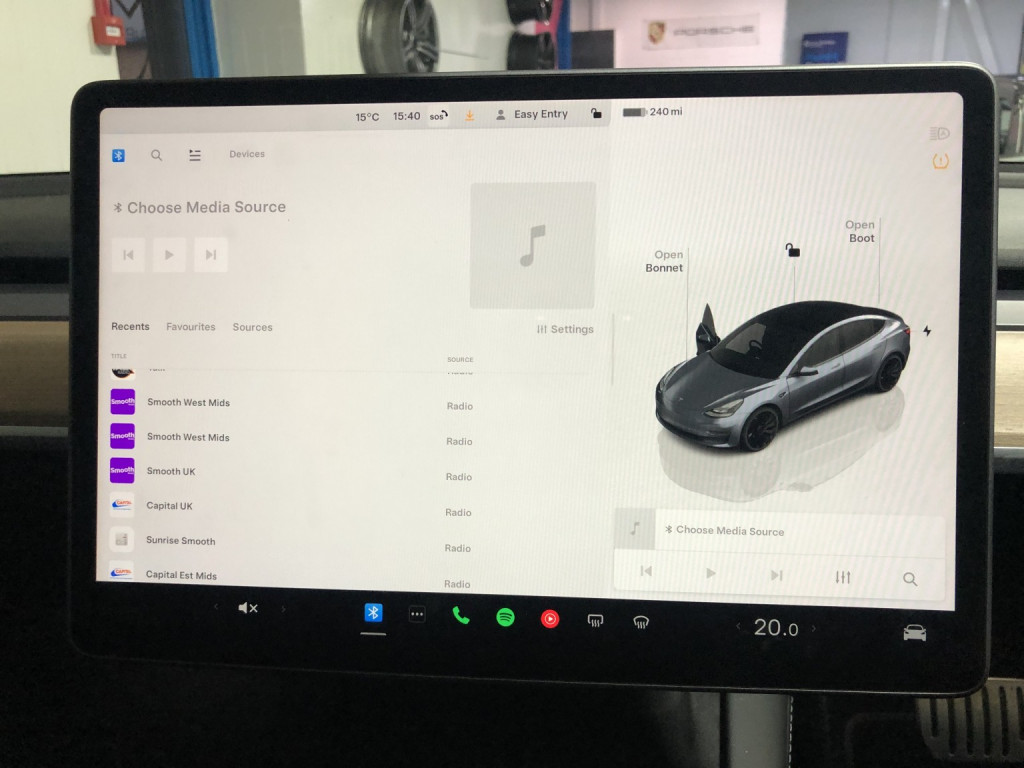 TESLA MODEL 3
