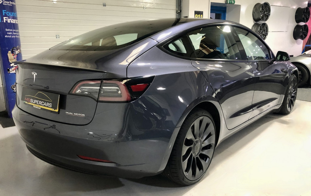 TESLA MODEL 3