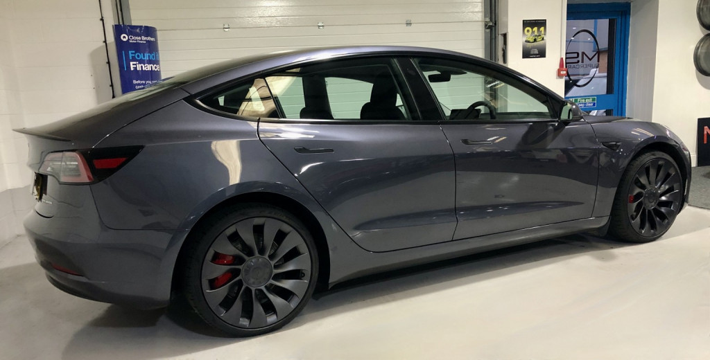 TESLA MODEL 3