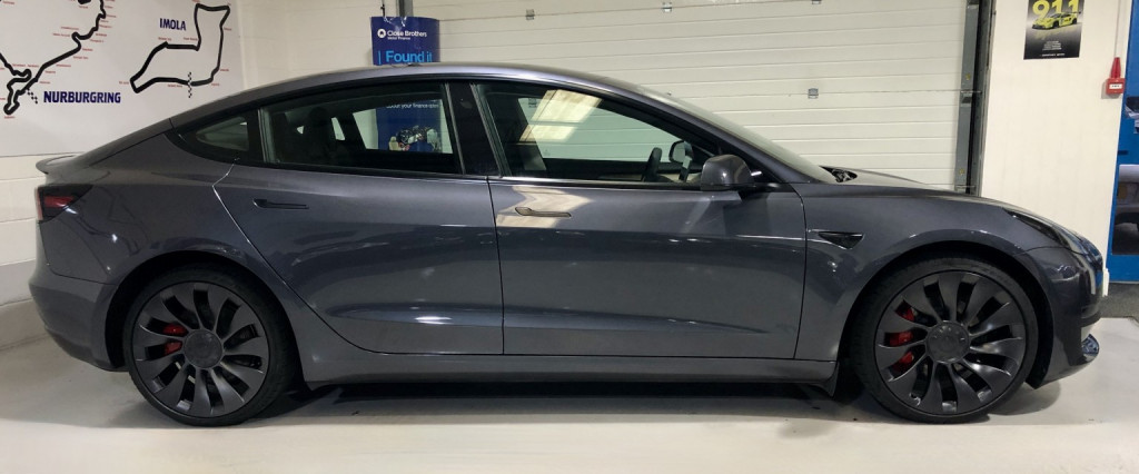 TESLA MODEL 3