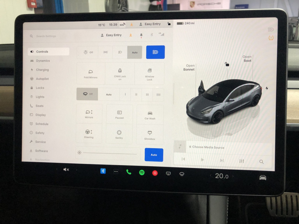 TESLA MODEL 3