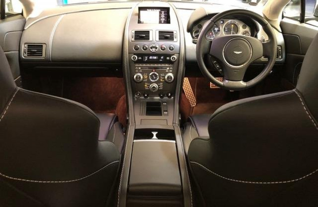 ASTON MARTIN VANTAGE