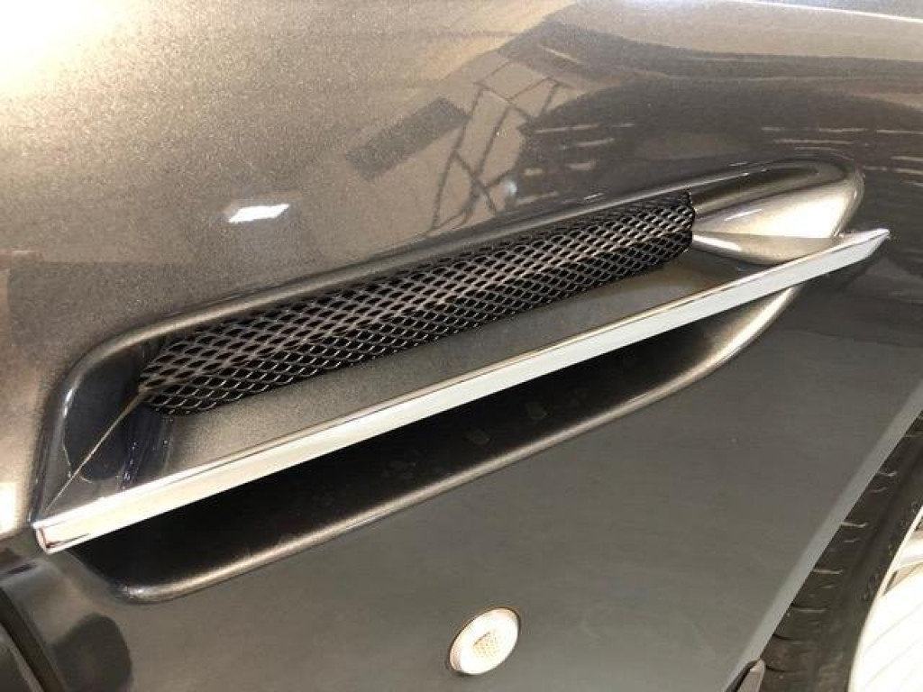 ASTON MARTIN VANTAGE