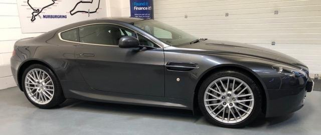 ASTON MARTIN VANTAGE