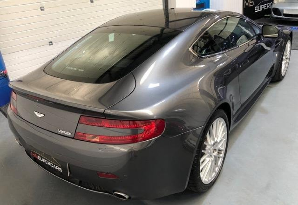 ASTON MARTIN VANTAGE
