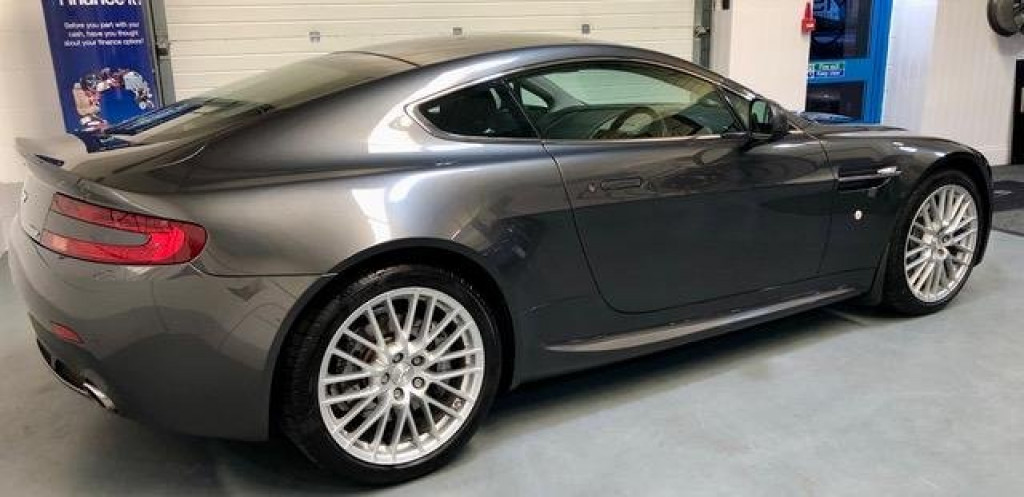 ASTON MARTIN VANTAGE