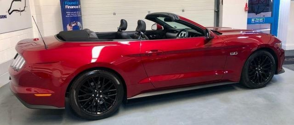 FORD MUSTANG