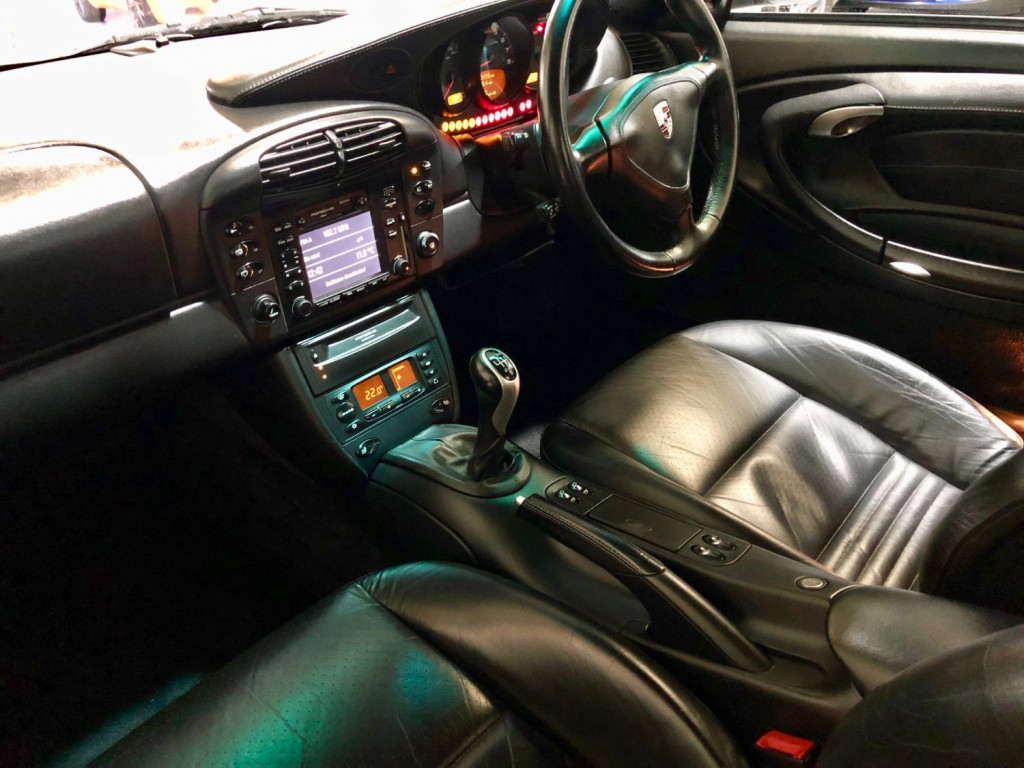 PORSCHE 911