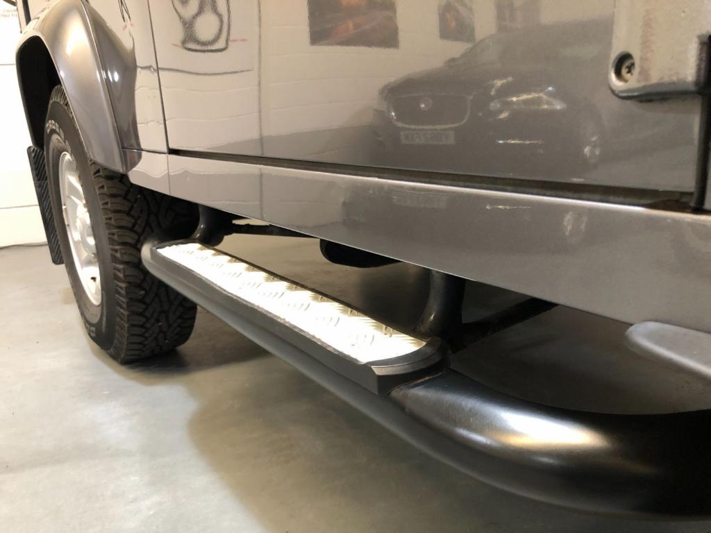 LAND ROVER DEFENDER 90