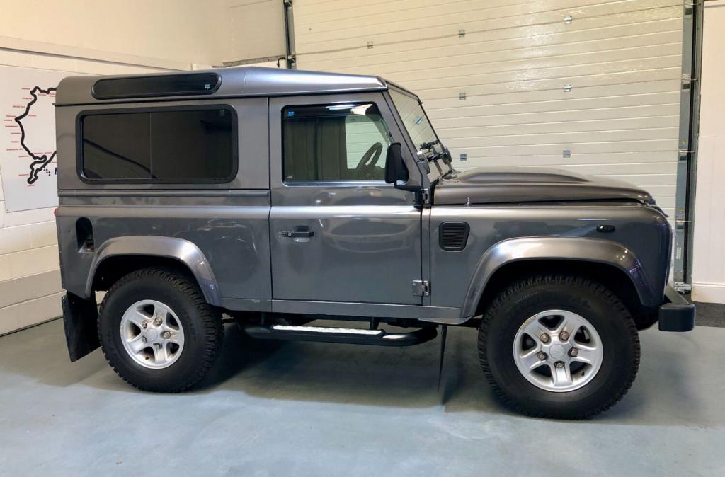 LAND ROVER DEFENDER 90