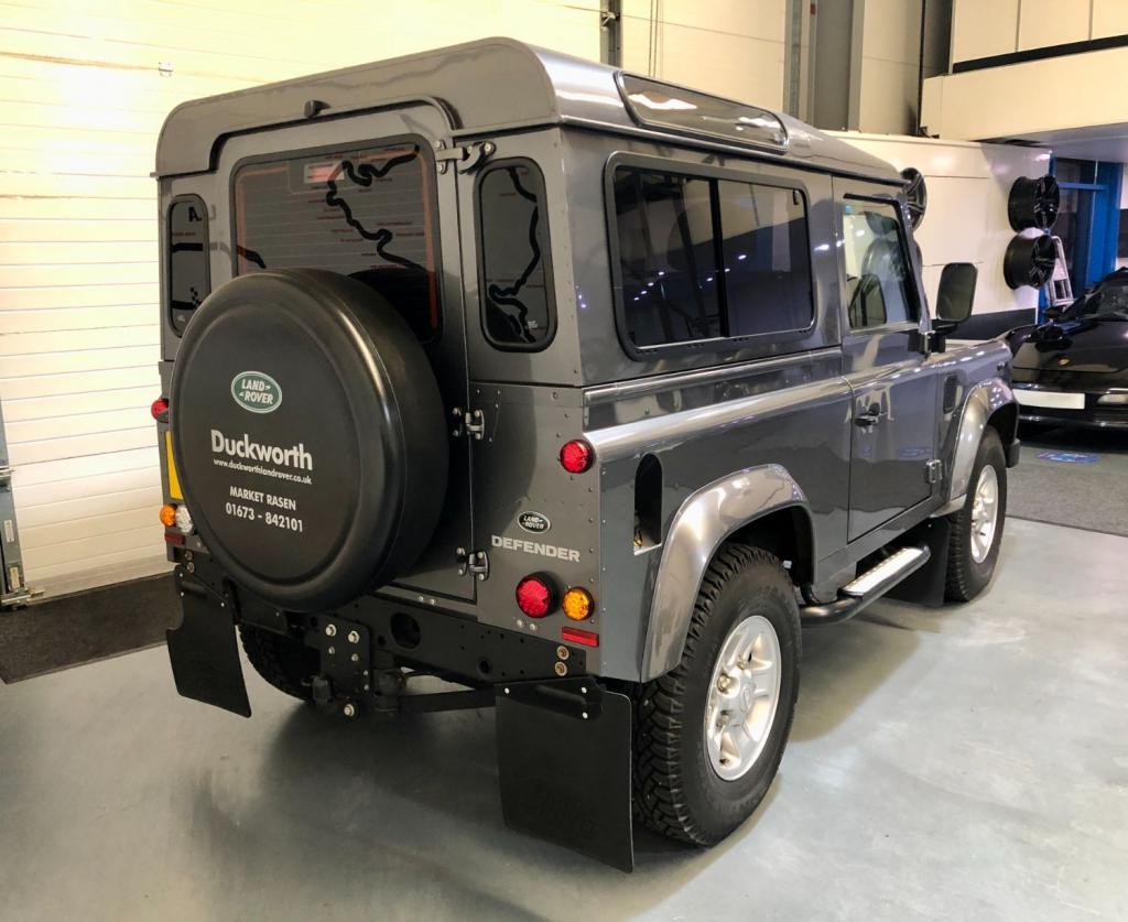 LAND ROVER DEFENDER 90