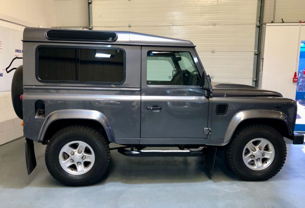 LAND ROVER DEFENDER 90