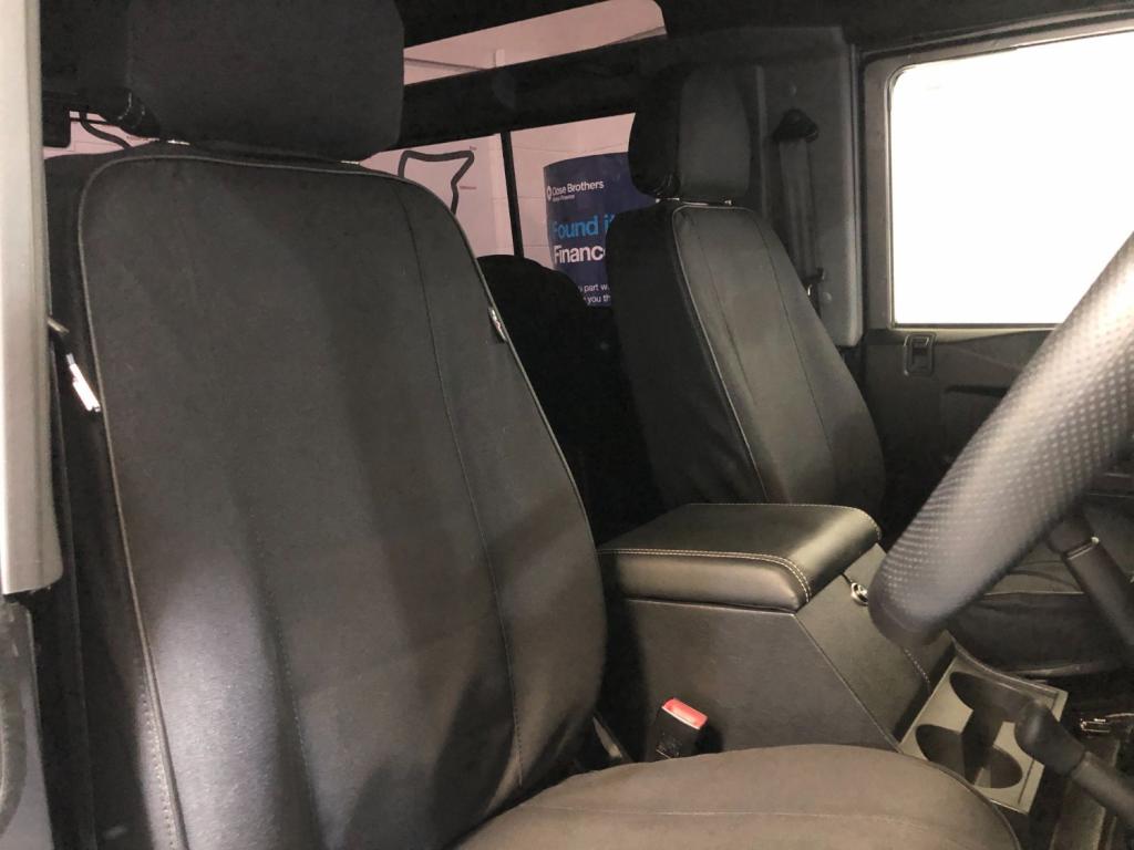 LAND ROVER DEFENDER 90