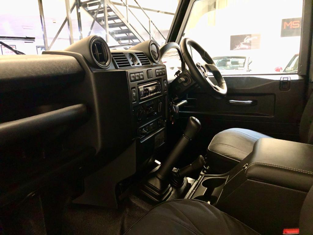 LAND ROVER DEFENDER 90