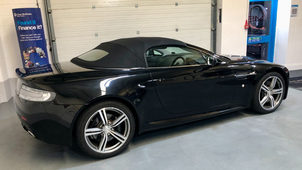 ASTON MARTIN VANTAGE